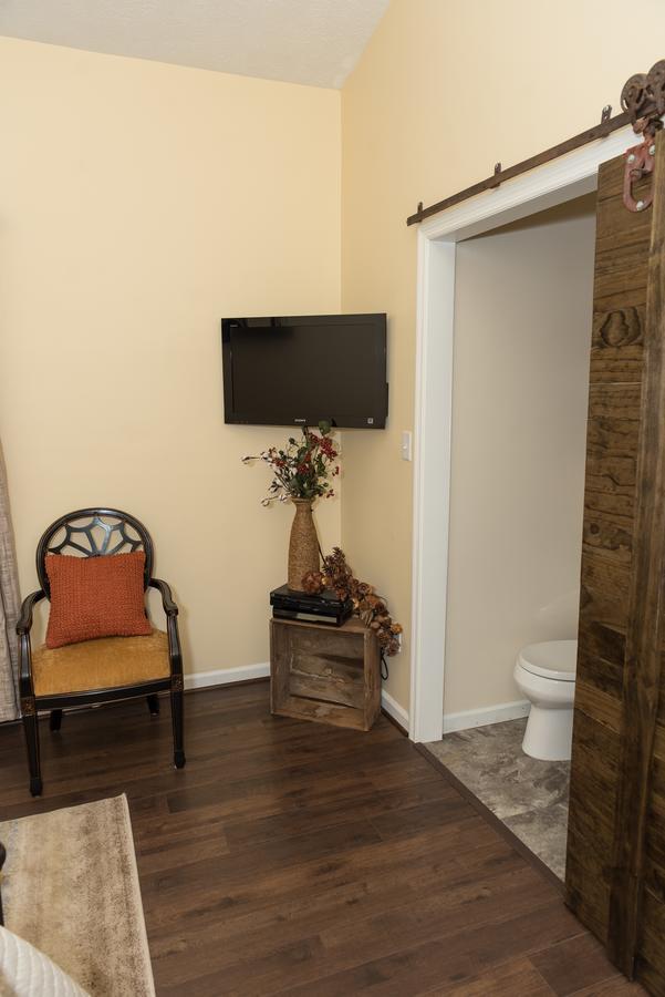 Creekside Inn Oneida Екстериор снимка